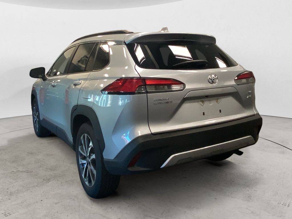 2024 Toyota Corolla Cross XLE photo 3