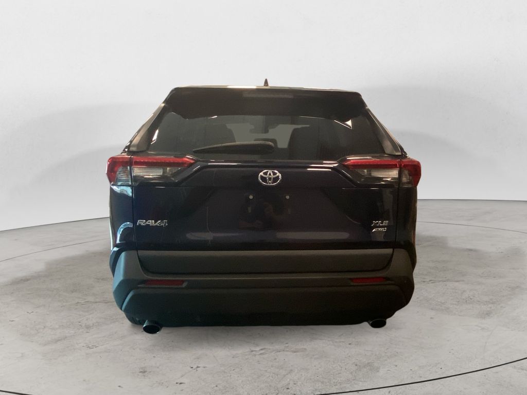 2022 Toyota RAV4 XLE photo 3