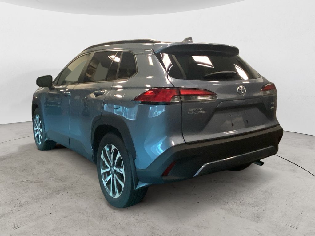 2024 Toyota Corolla Cross XLE photo 3