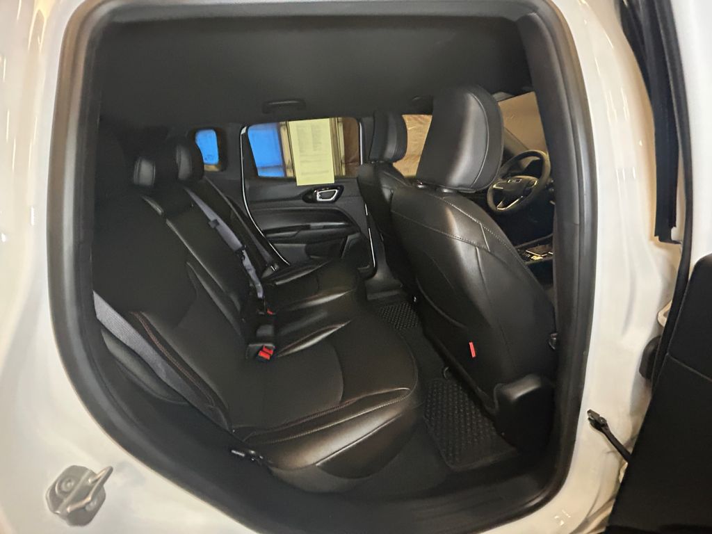 2025 Jeep Compass Trailhawk - Photo 17