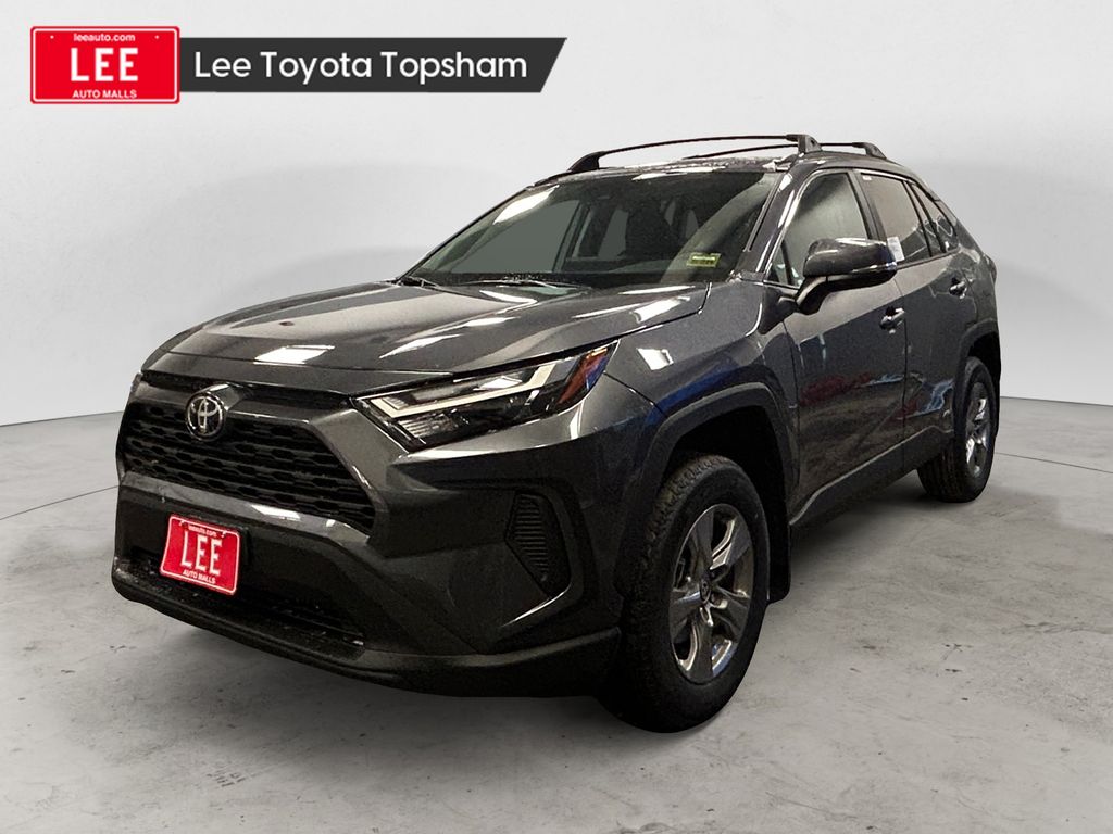 2025 Toyota RAV4 XLE's photo