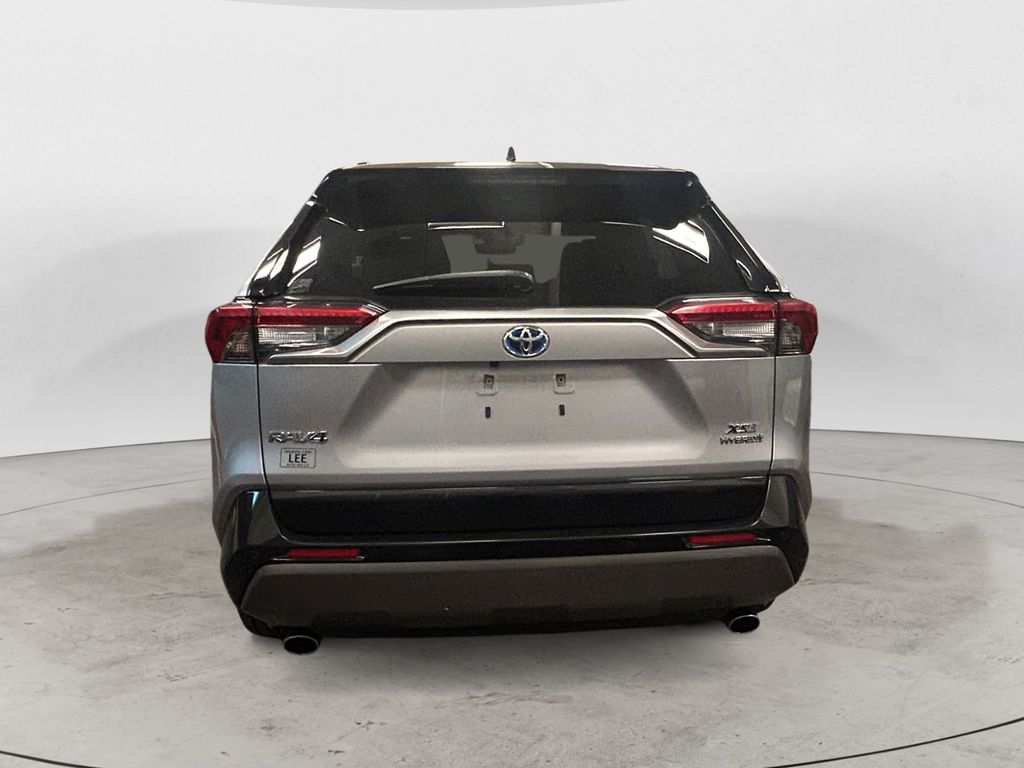 2020 Toyota RAV4 Hybrid XSE photo 4