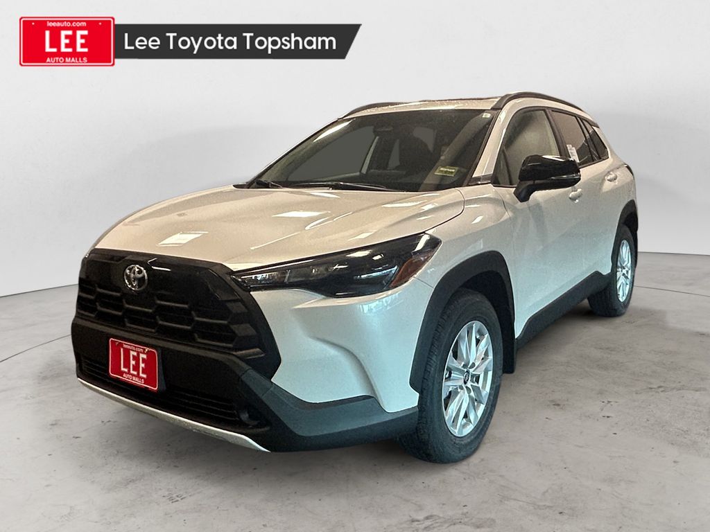 2026 Toyota Corolla Cross LE's photo