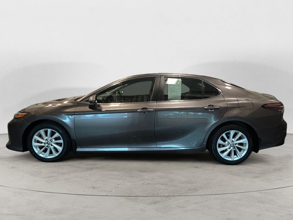 2023 Toyota Camry LE photo 2