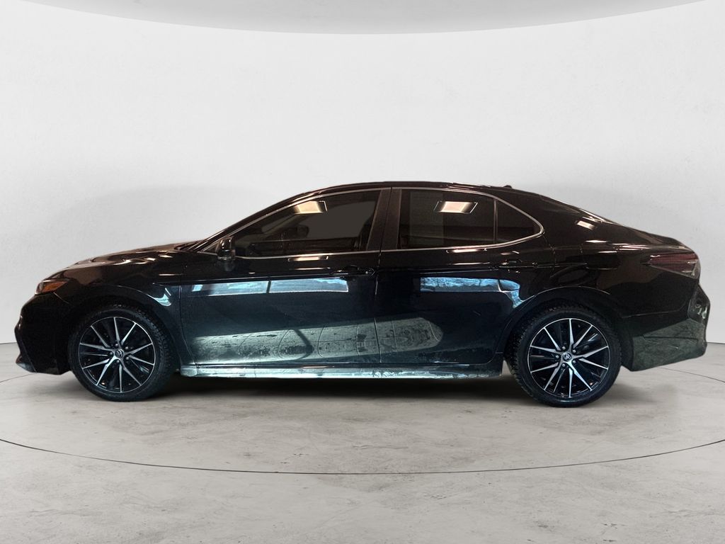 2022 Toyota Camry SE photo 2