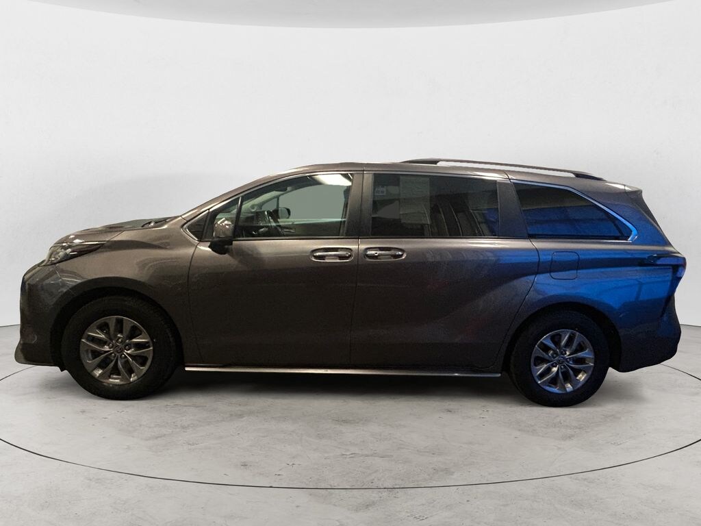 Used 2022 Toyota Sienna XLE 7 Passenger Van Passenger Van