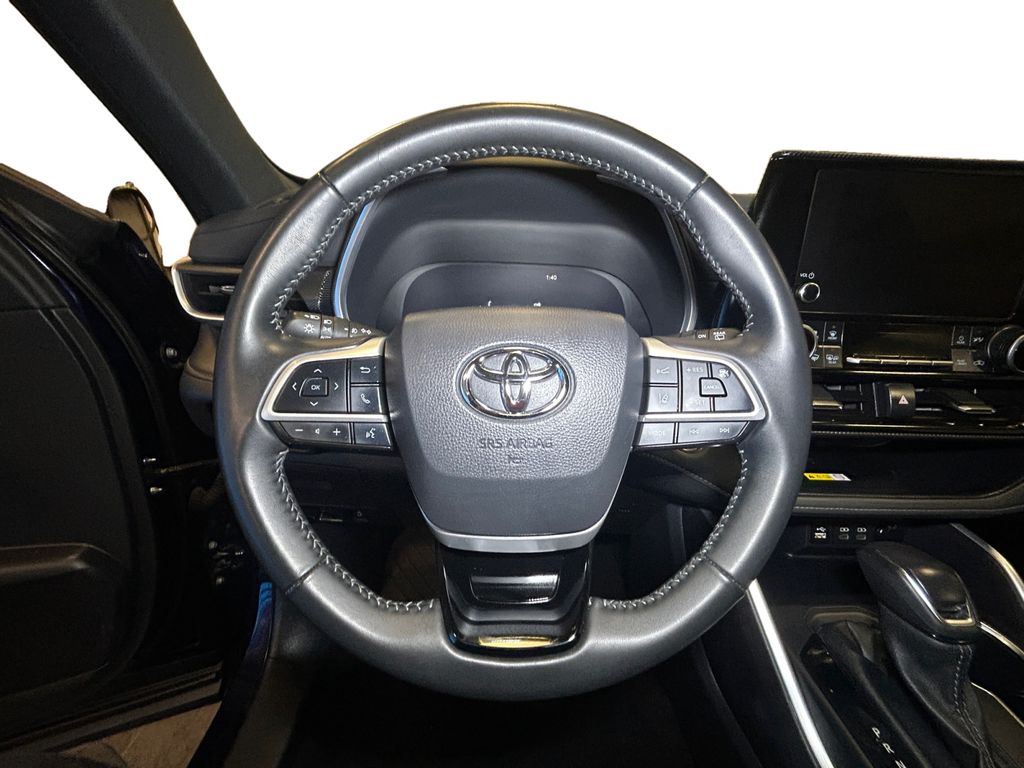 2025 Toyota Highlander XSE - Photo 12