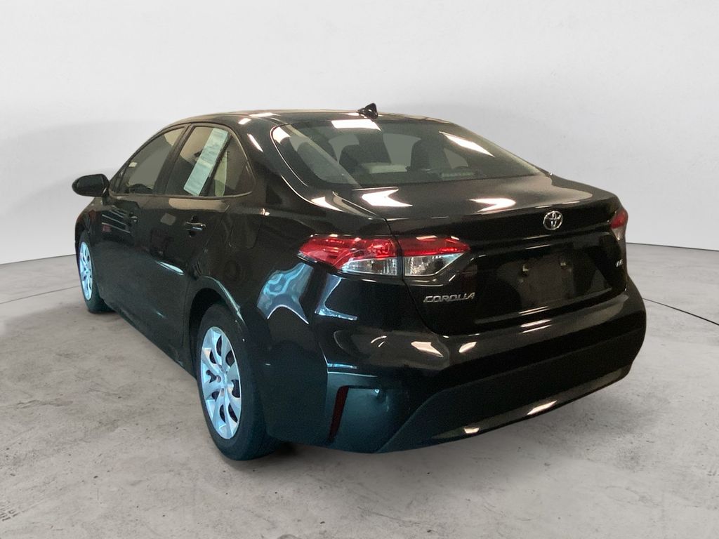 2022 Toyota Corolla LE photo 3