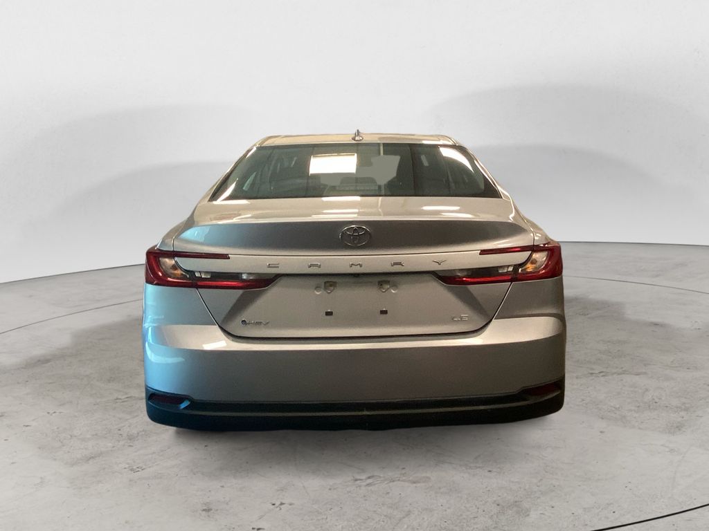 2025 Toyota Camry LE photo 4