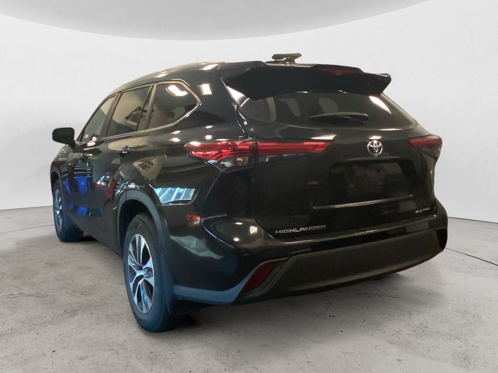 2023 Toyota Highlander XLE photo 3