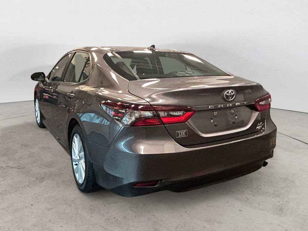 2023 Toyota Camry LE photo 3
