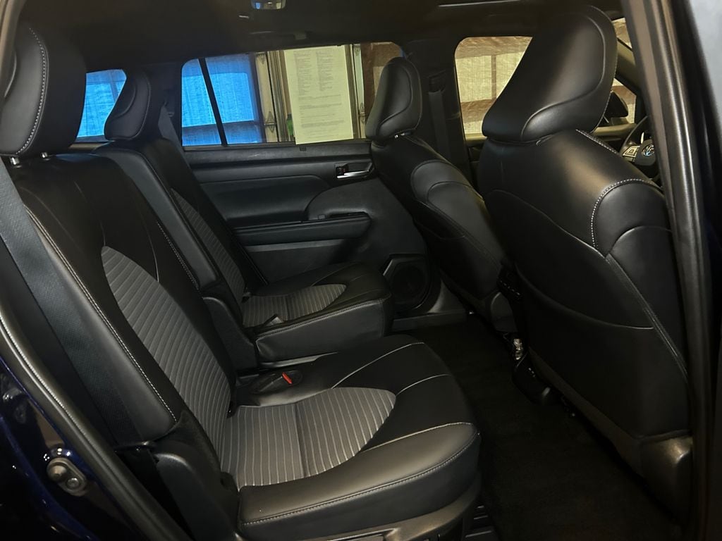 2025 Toyota Highlander XSE - Photo 17