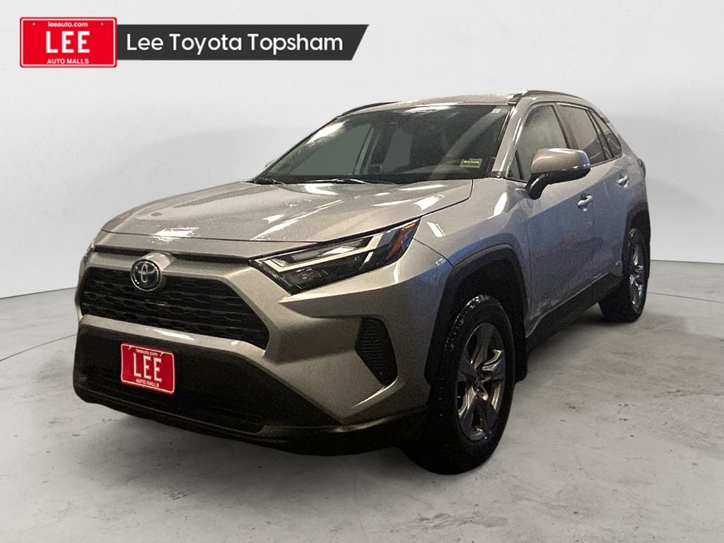 2024 Toyota RAV4 LE's photo