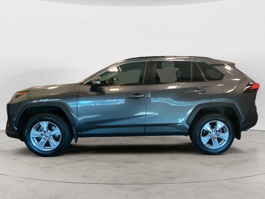 2022 Toyota RAV4 Hybrid LE photo 2