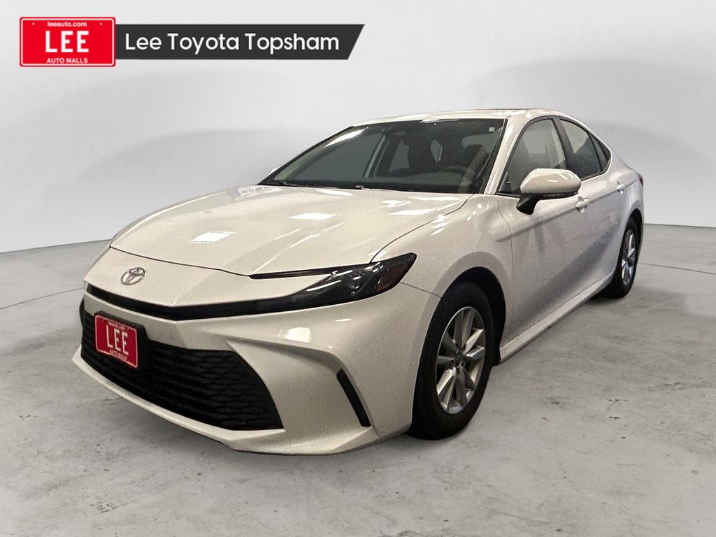 2025 Toyota Camry LE Hybrid's photo