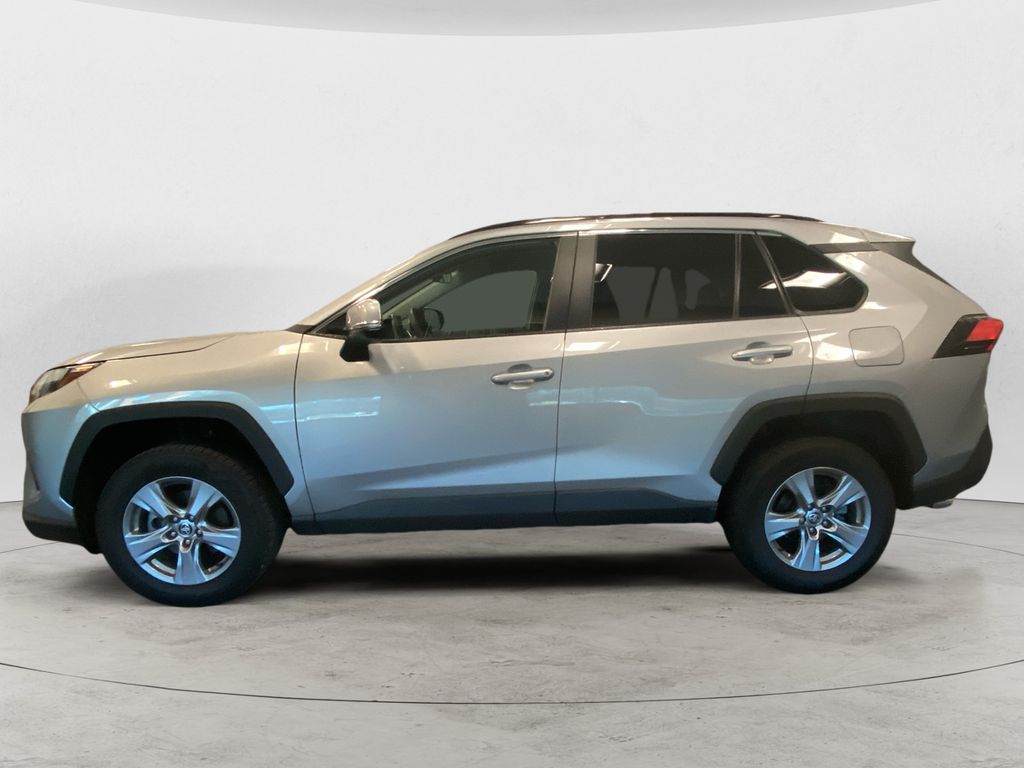 2023 Toyota RAV4 XLE photo 2