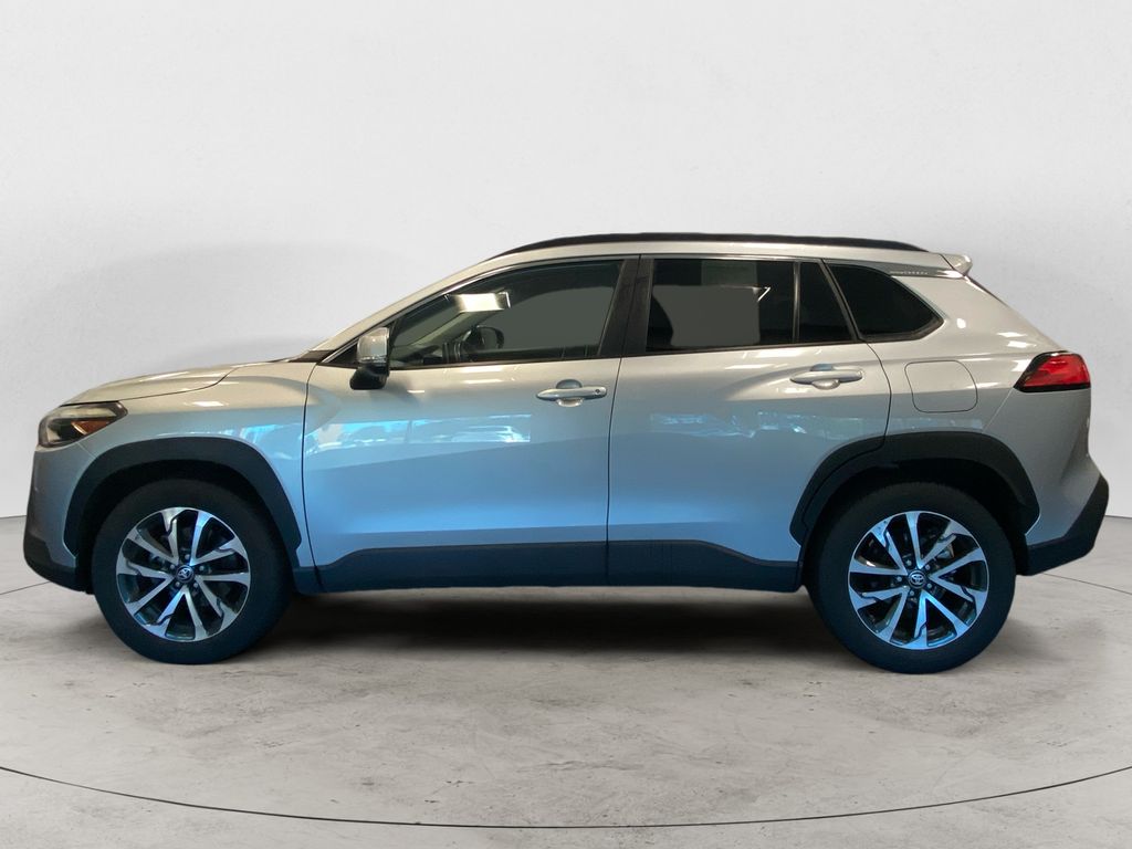 2024 Toyota Corolla Cross XLE photo 2