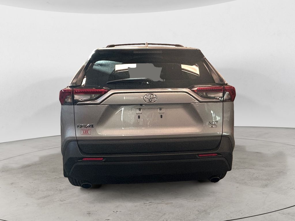 2022 Toyota RAV4 XLE photo 4