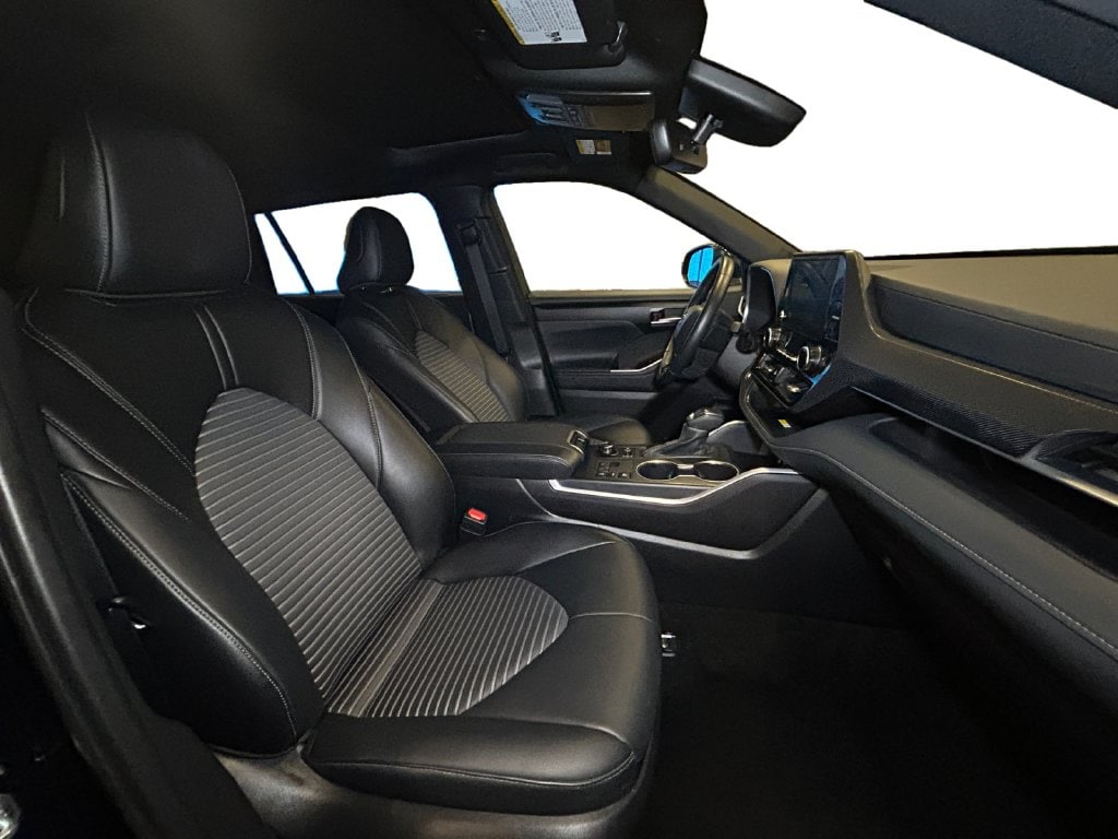 2025 Toyota Highlander XSE - Photo 14