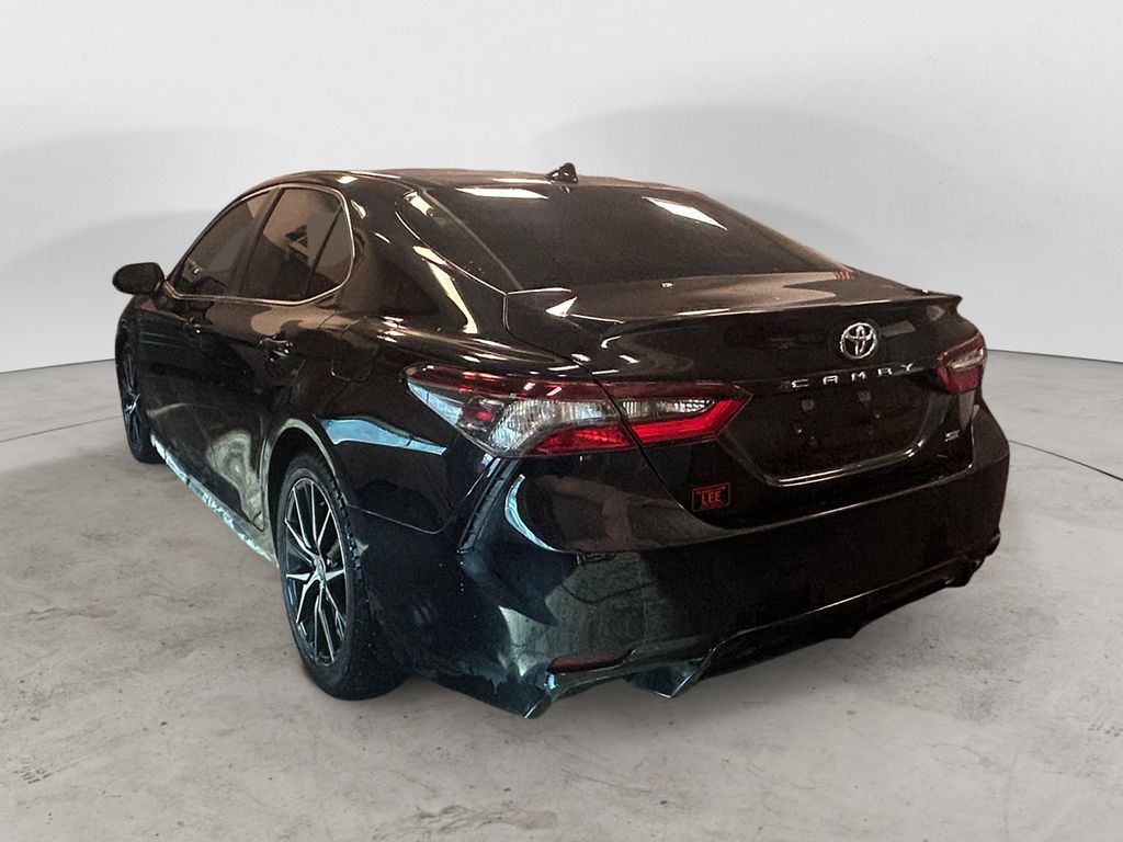 2022 Toyota Camry SE photo 3