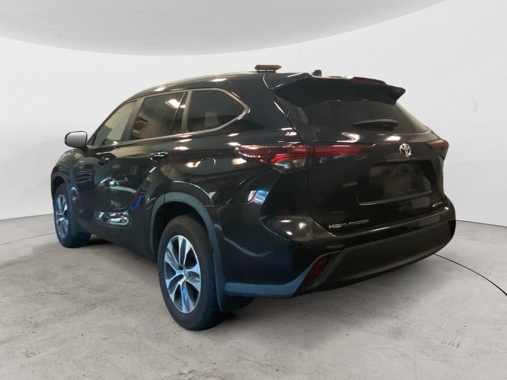 2024 Toyota Highlander XLE photo 3
