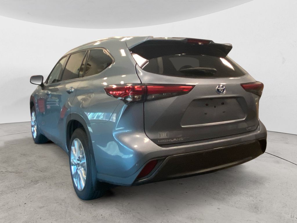 2022 Toyota Highlander Hybrid Limited photo 3