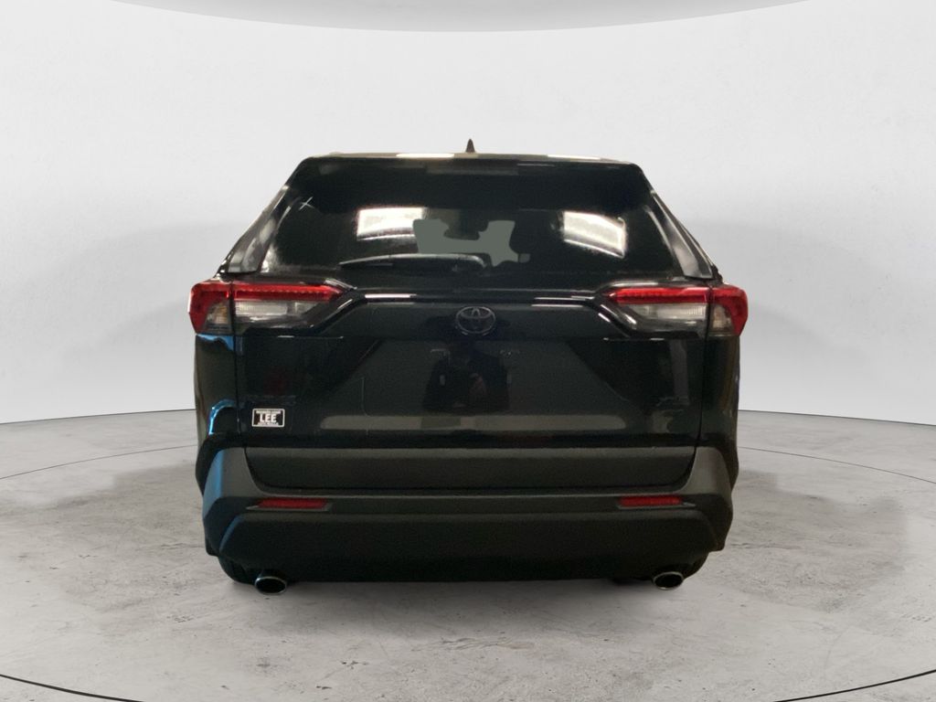 2025 Toyota RAV4 XLE photo 4