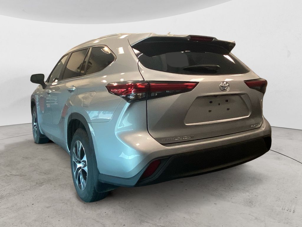 2023 Toyota Highlander XLE photo 3