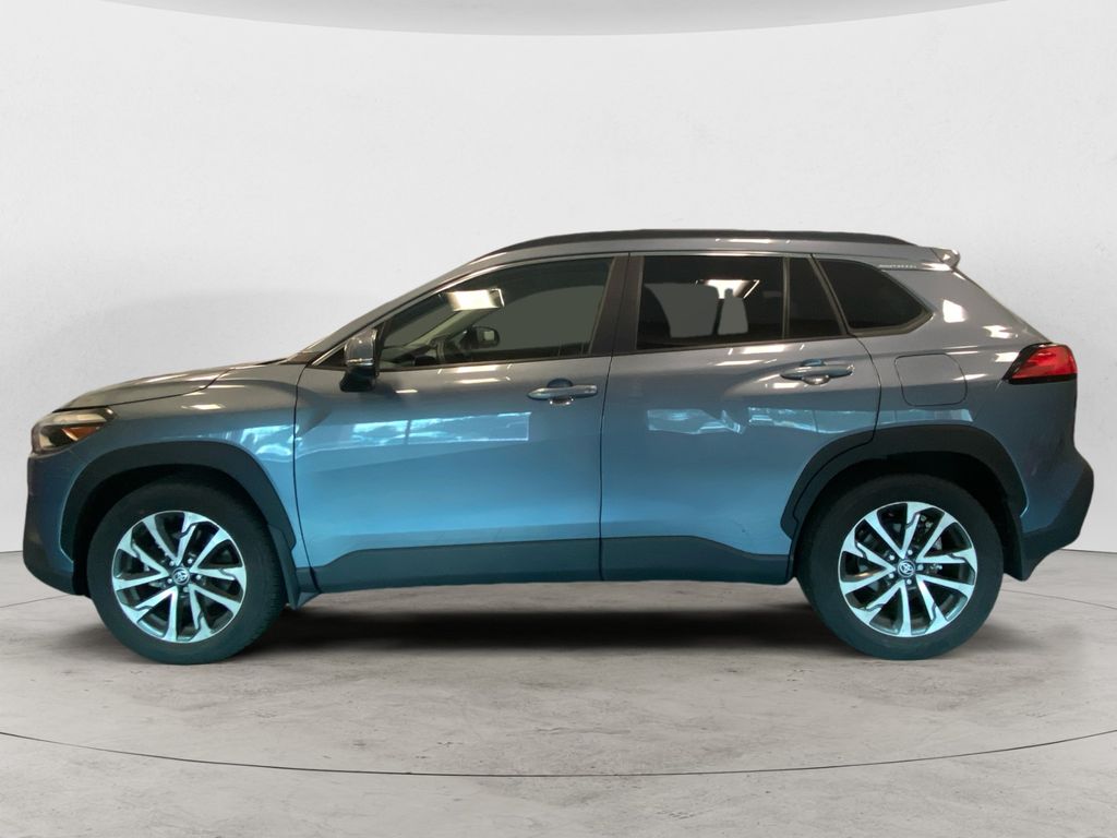 2024 Toyota Corolla Cross XLE photo 2