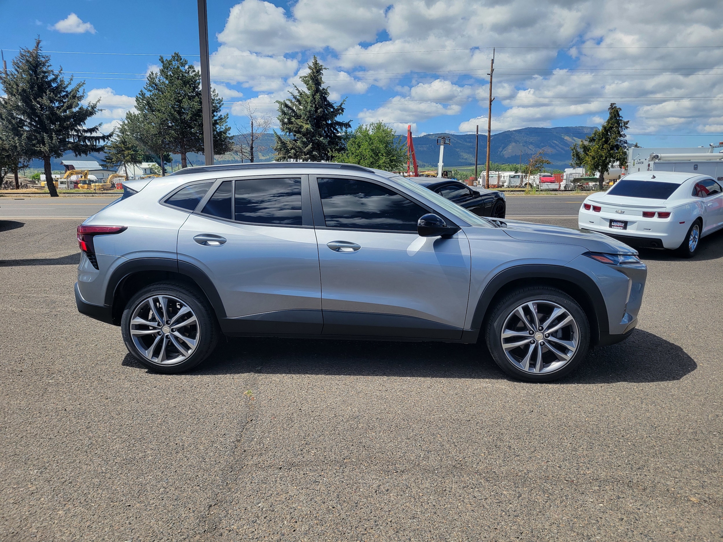 View vehicle photo 2