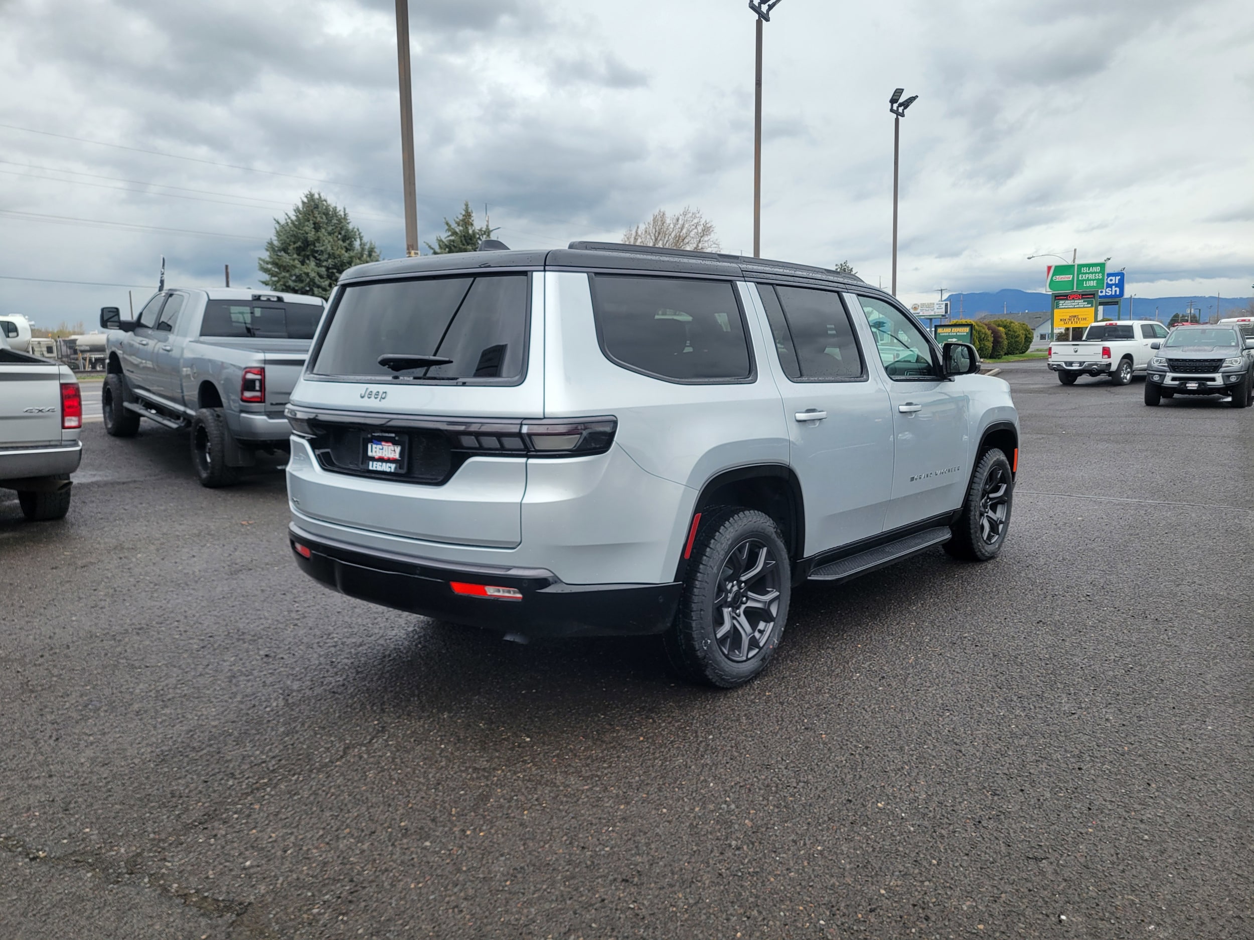 View vehicle photo 3