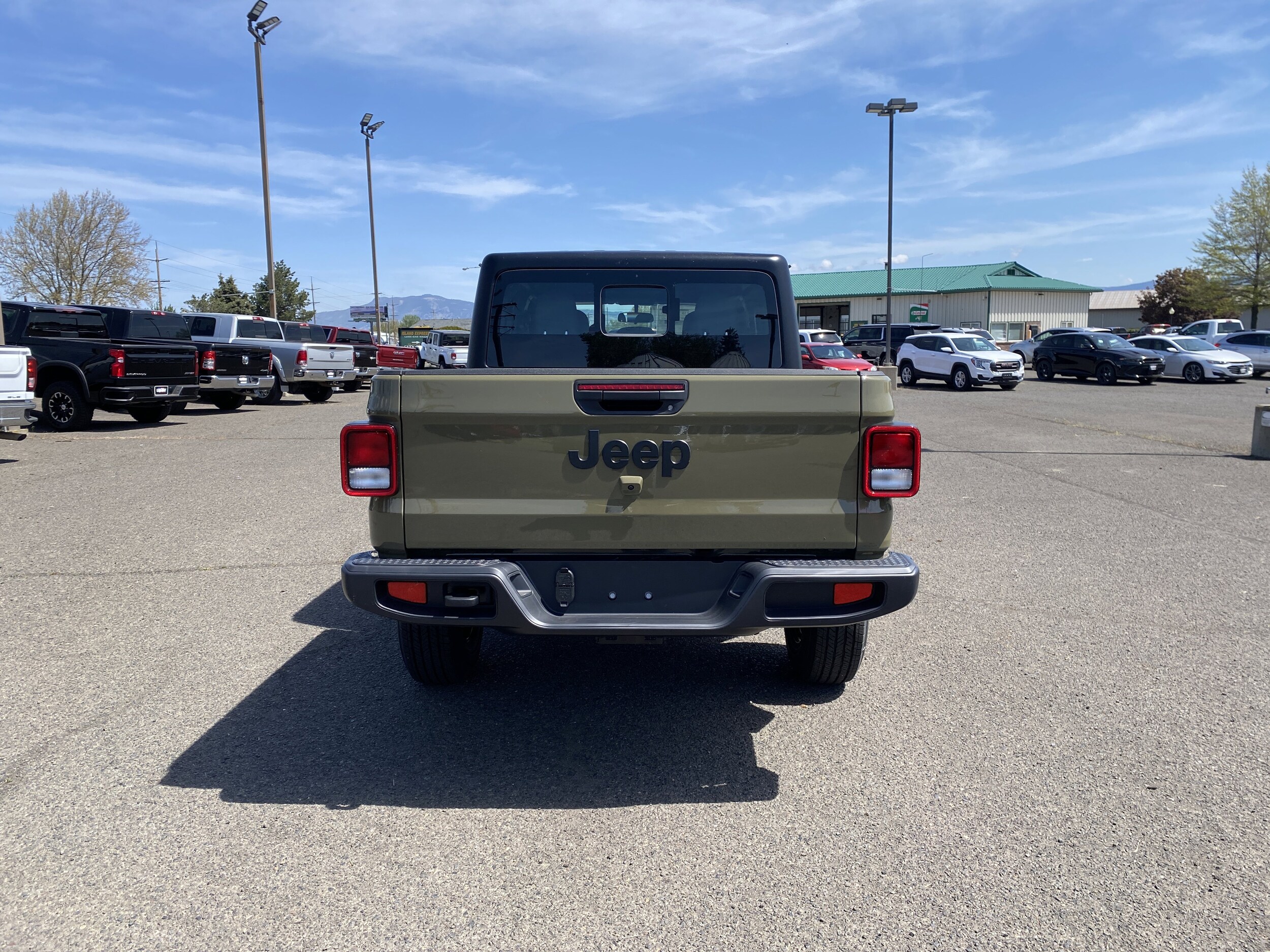 2025 Jeep Gladiator Sport photo 3