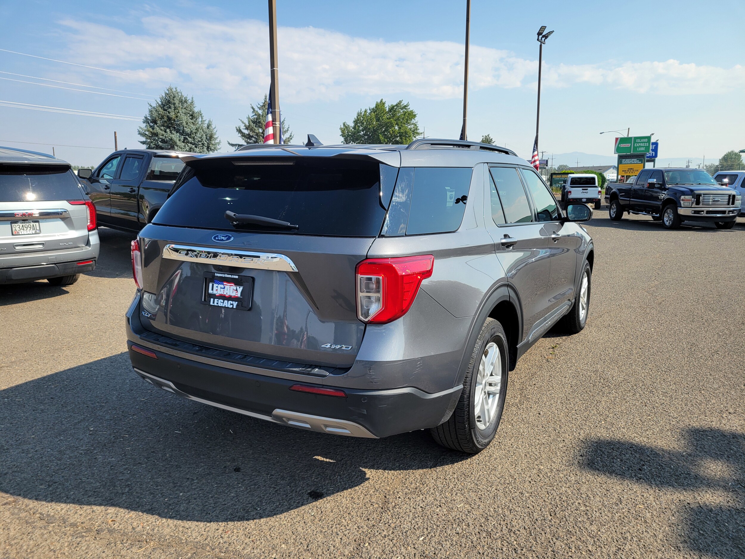 2023 Ford Explorer XLT photo 3