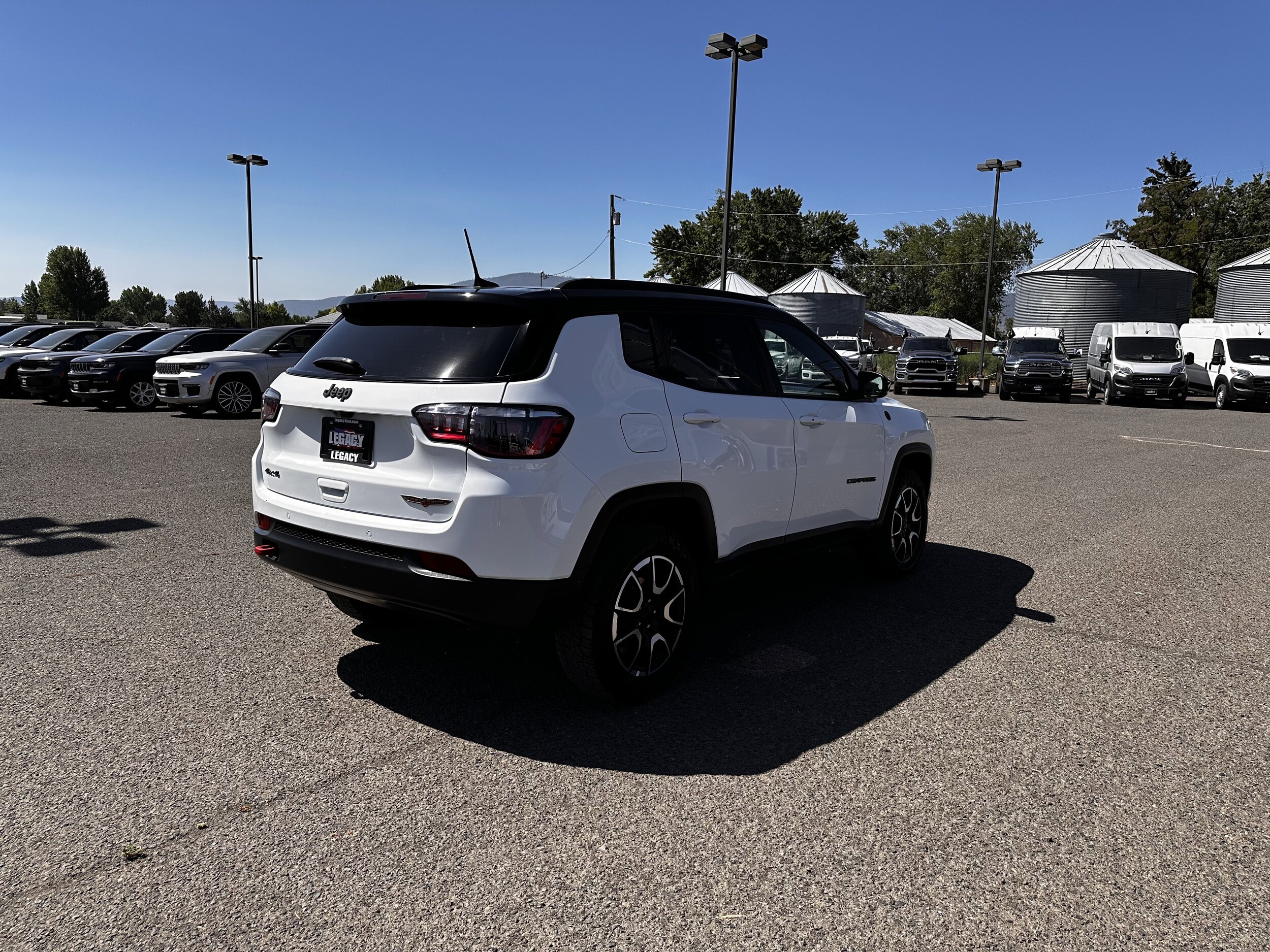 2024 Jeep Compass Trailhawk photo 3