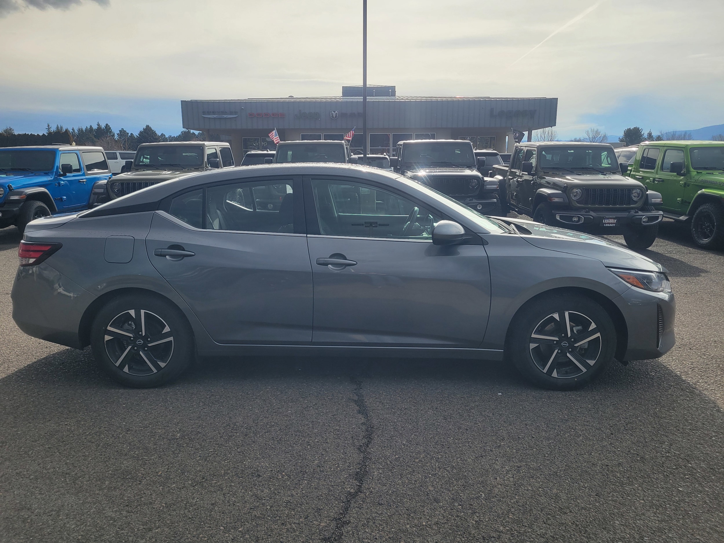 Used 2024 Nissan Sentra SV with VIN 3N1AB8CV1RY257730 for sale in Island City, OR