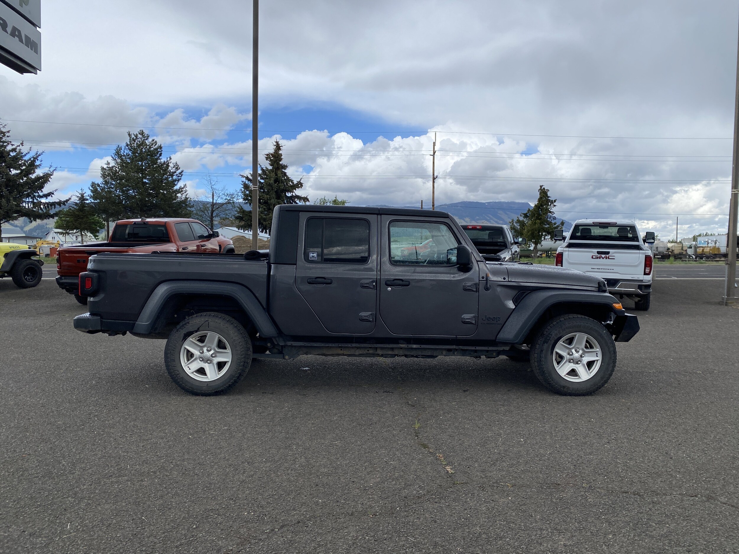 2020 Jeep Gladiator Sport S photo 2