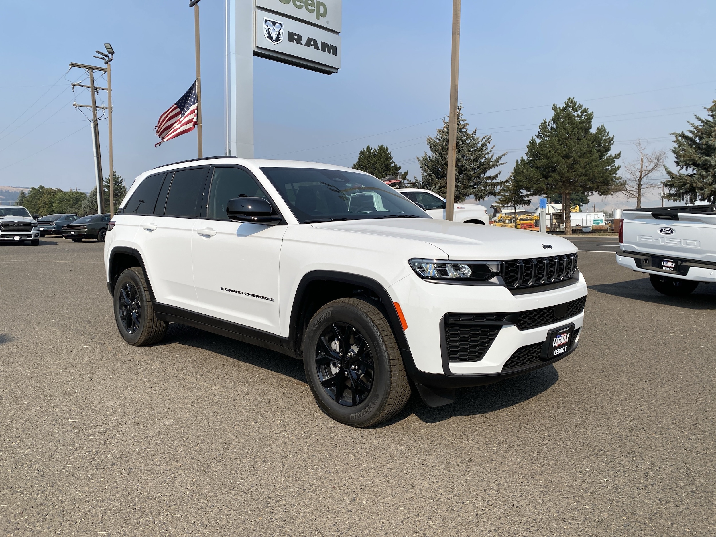 2026 Jeep Grand Cherokee Laredo