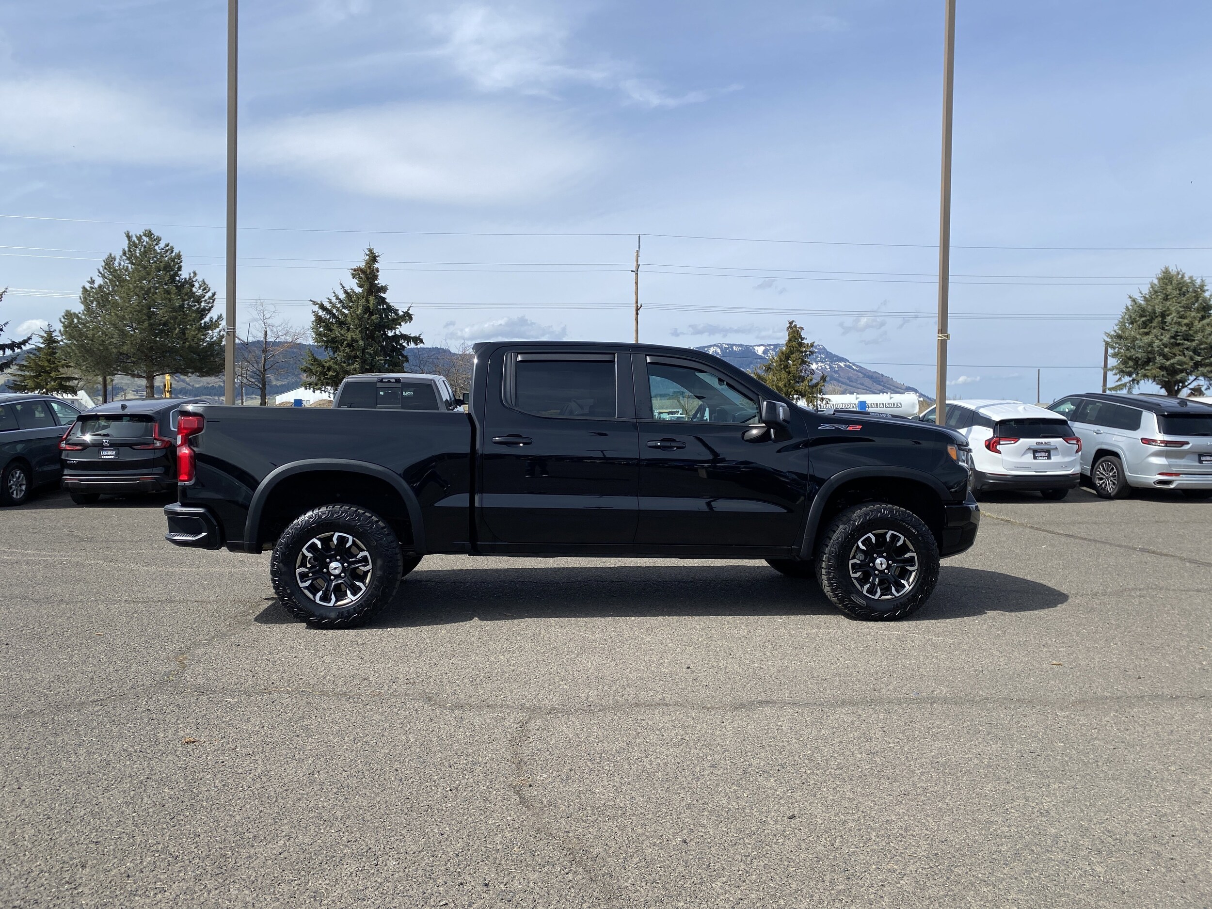 2024 Chevrolet Silverado 1500 ZR2 photo 2