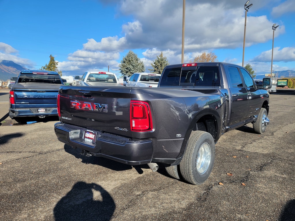 New 2026 Ram 3500 LARAMIE CREW CAB 4X4 8' BOX Pickup