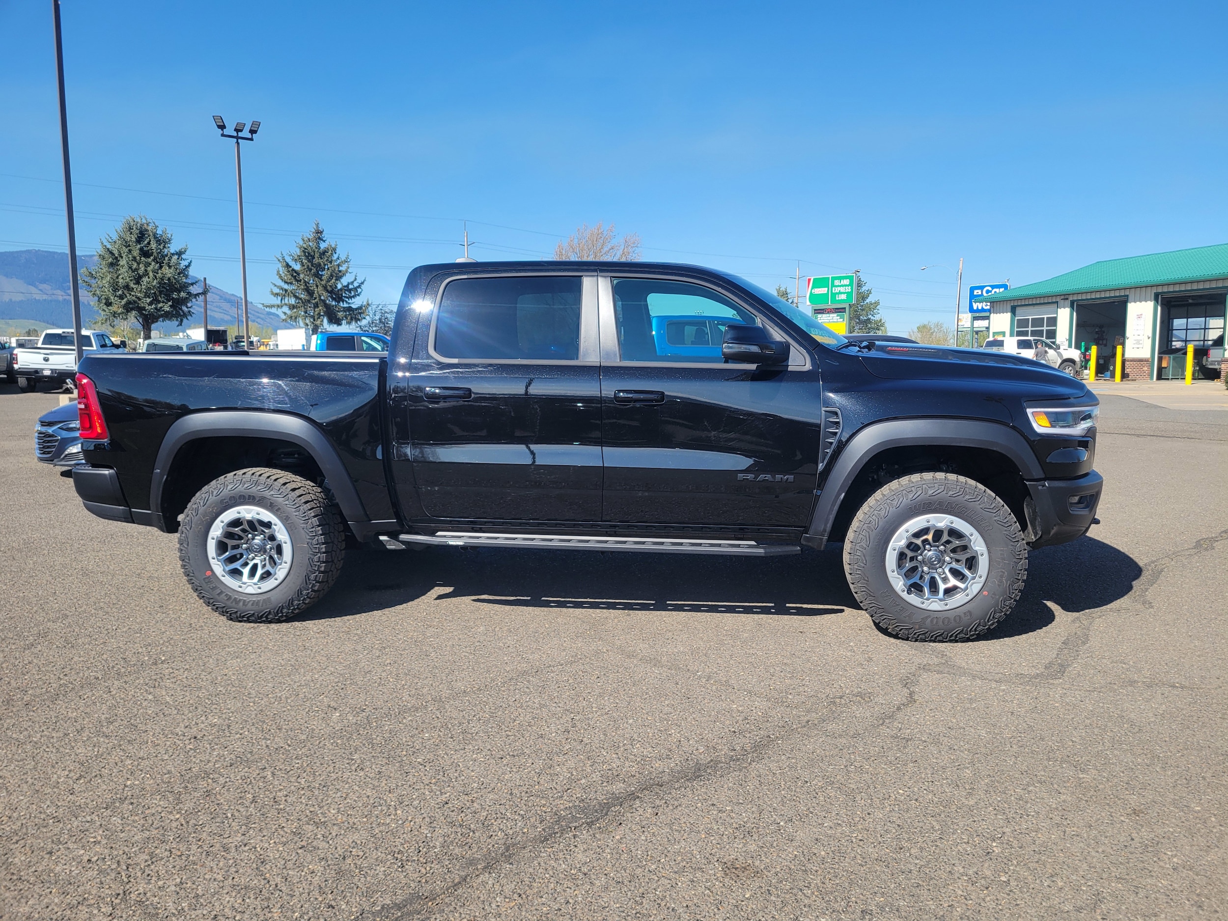 View vehicle photo 2