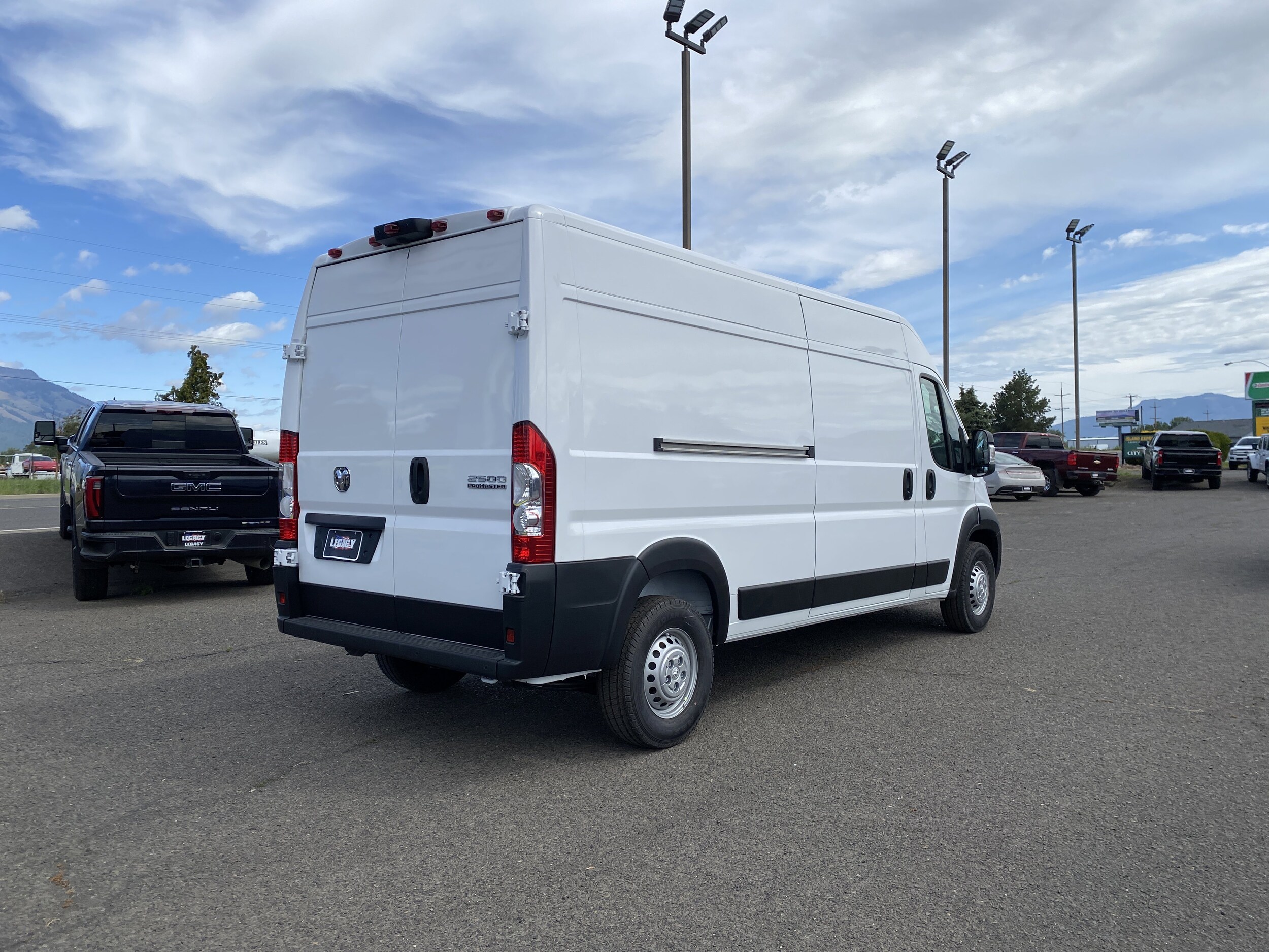 2025 Ram ProMaster 2500 Cargo Van photo 3