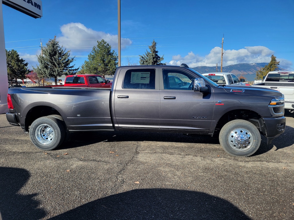New 2026 Ram 3500 LARAMIE CREW CAB 4X4 8' BOX Pickup