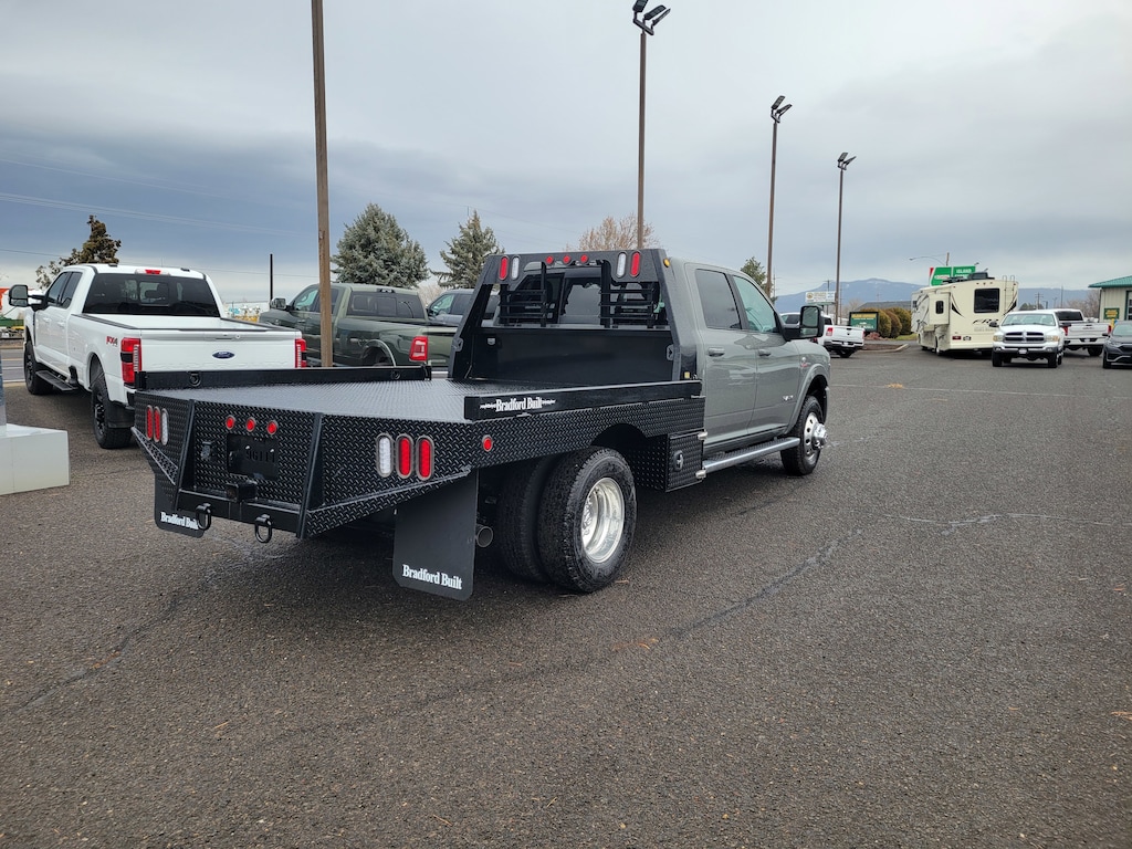 New 2026 Ram 3500 Chassis Cab BIG HORN CREW 4X4 60' CA Pickup