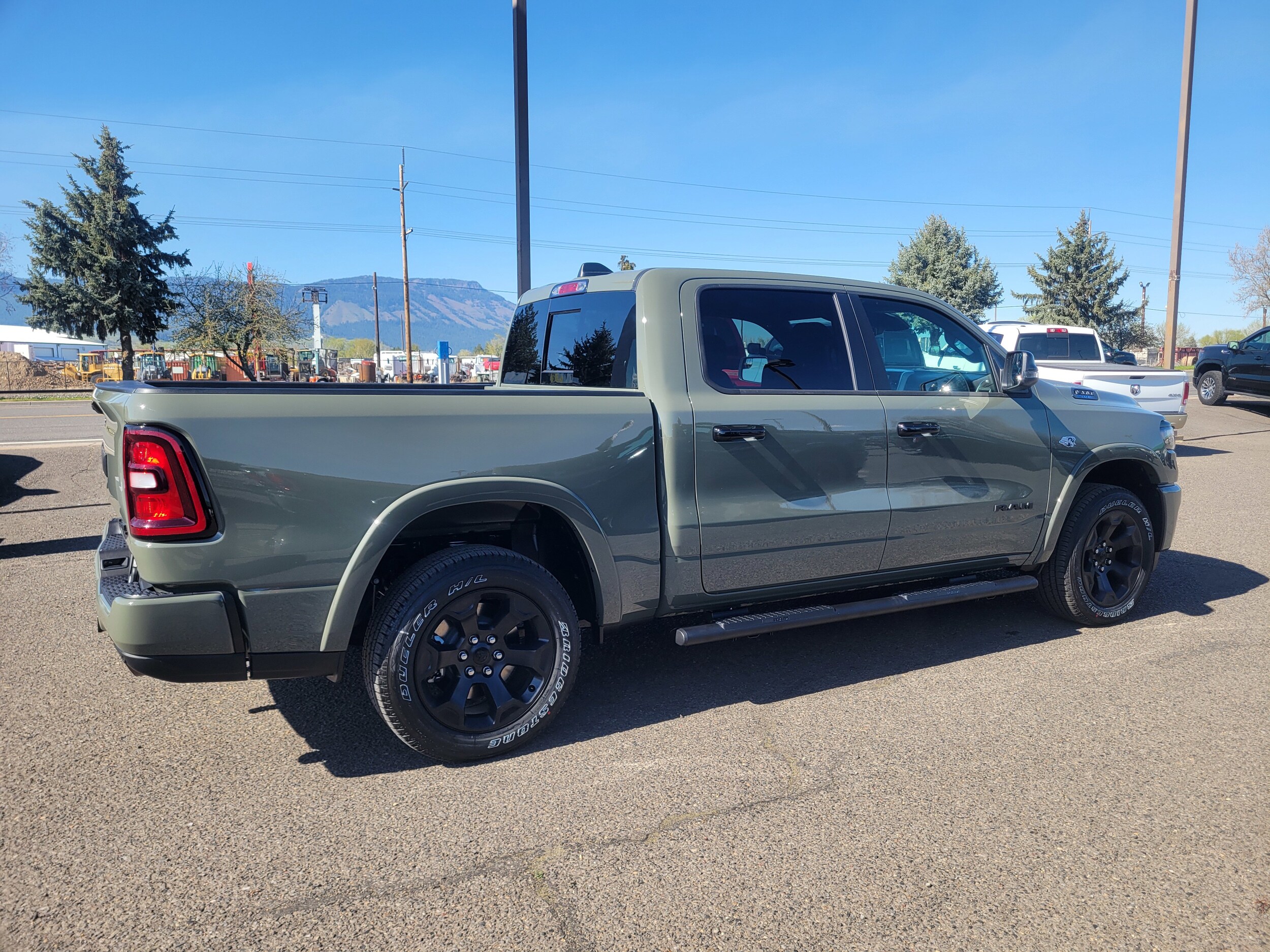 View vehicle photo 2