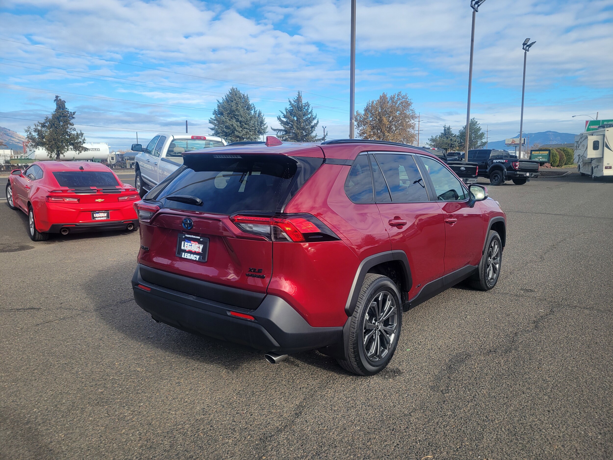 2024 Toyota RAV4 Hybrid XLE Premium photo 3
