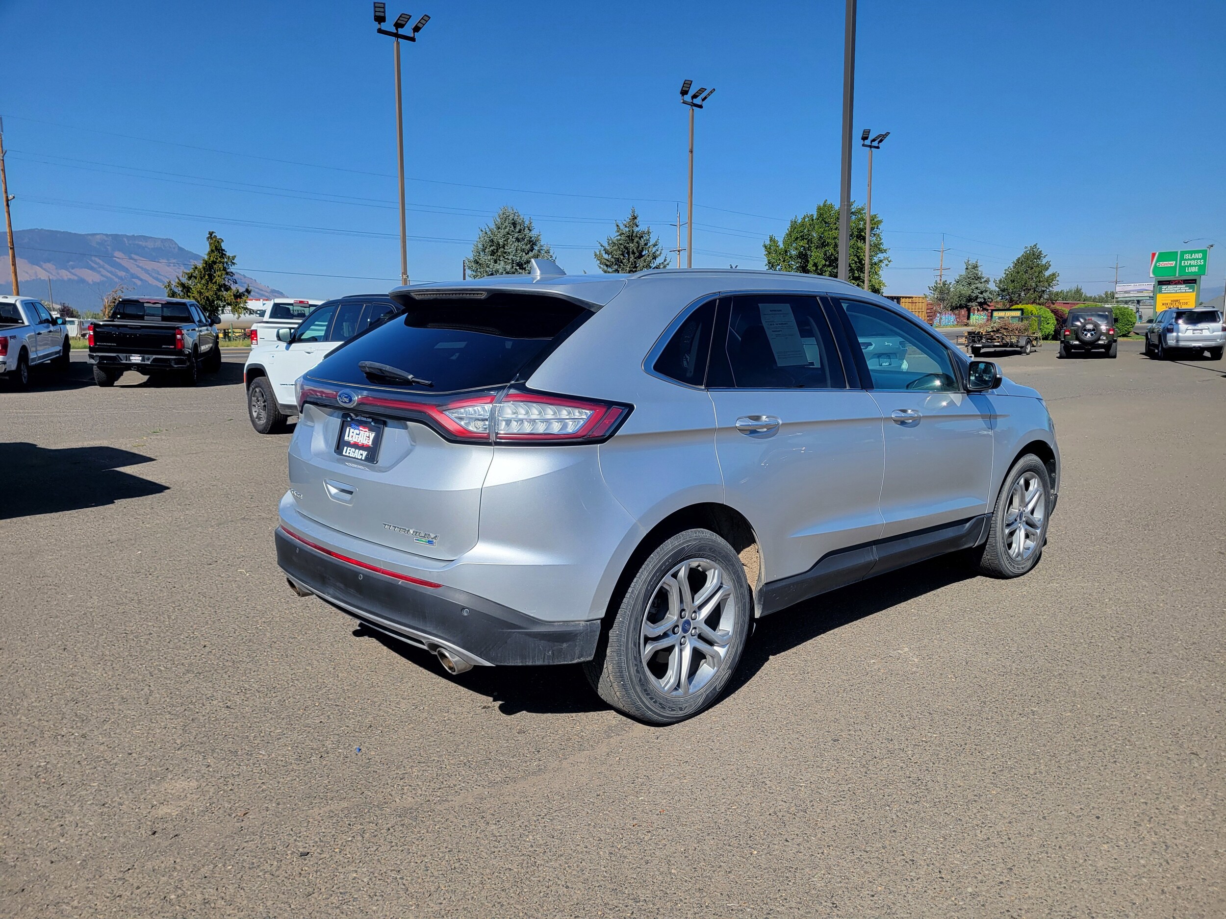 2016 Ford Edge Titanium photo 2