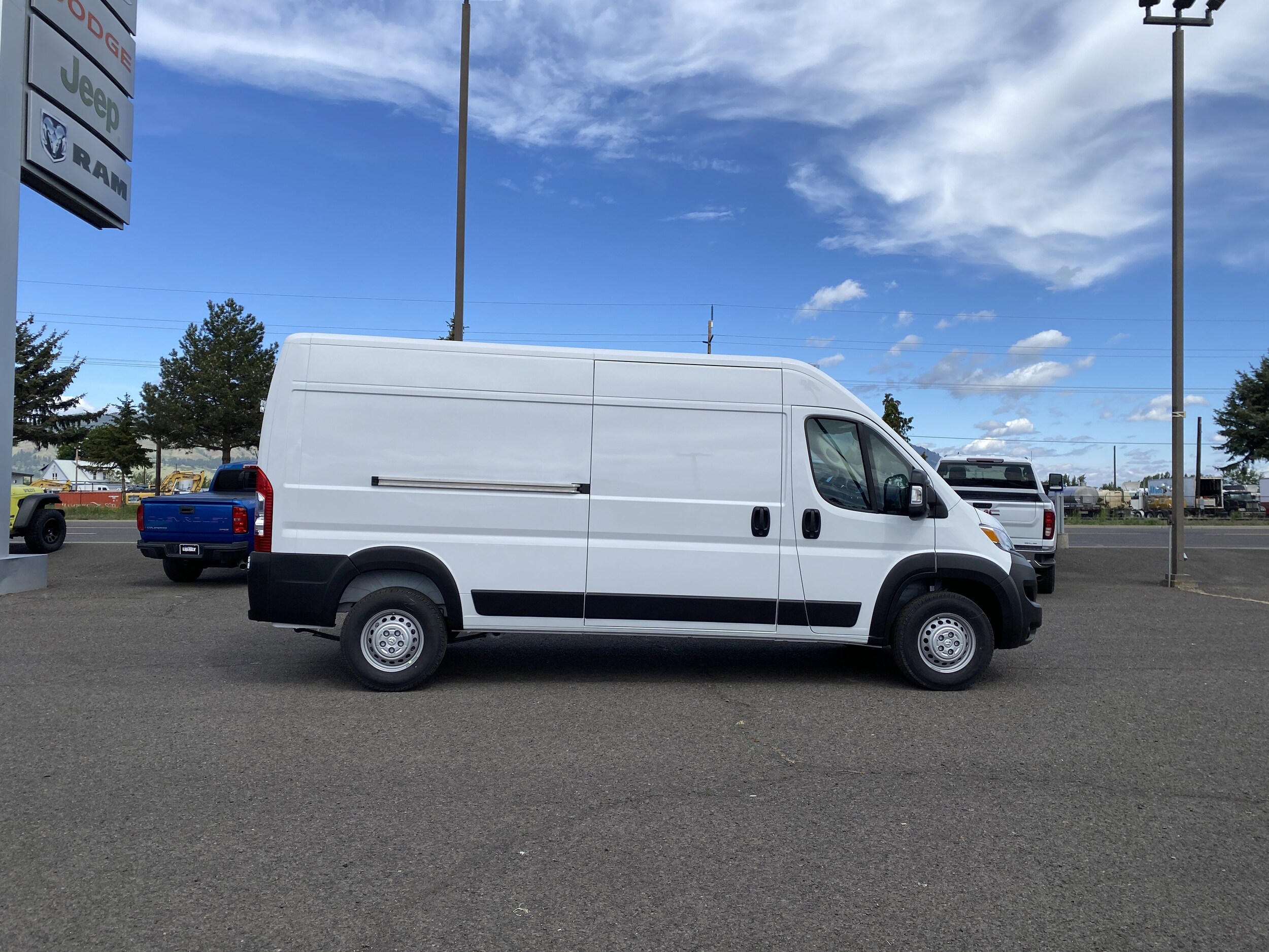 2025 Ram ProMaster 2500 Cargo Van photo 2