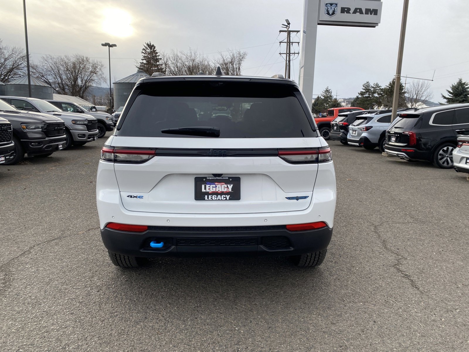 2025 Jeep Cherokee 4xe Trailhawk photo 4