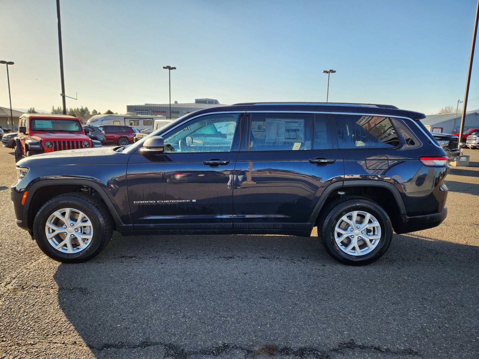 2023 Jeep Grand Cherokee L photo 4