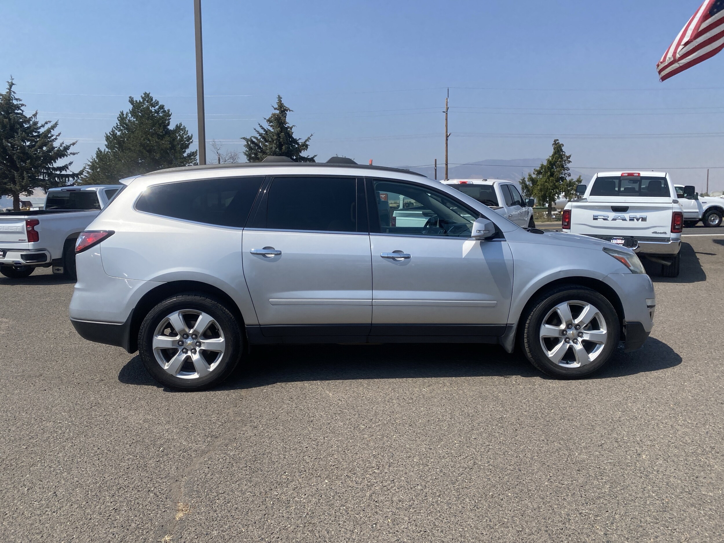 Used 2016 Chevrolet Traverse 1LT with VIN 1GNKVGKD5GJ174998 for sale in Island City, OR